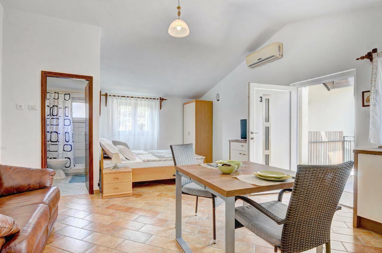 פאז'אנה Adriatic Apartments Nada מראה חיצוני תמונה